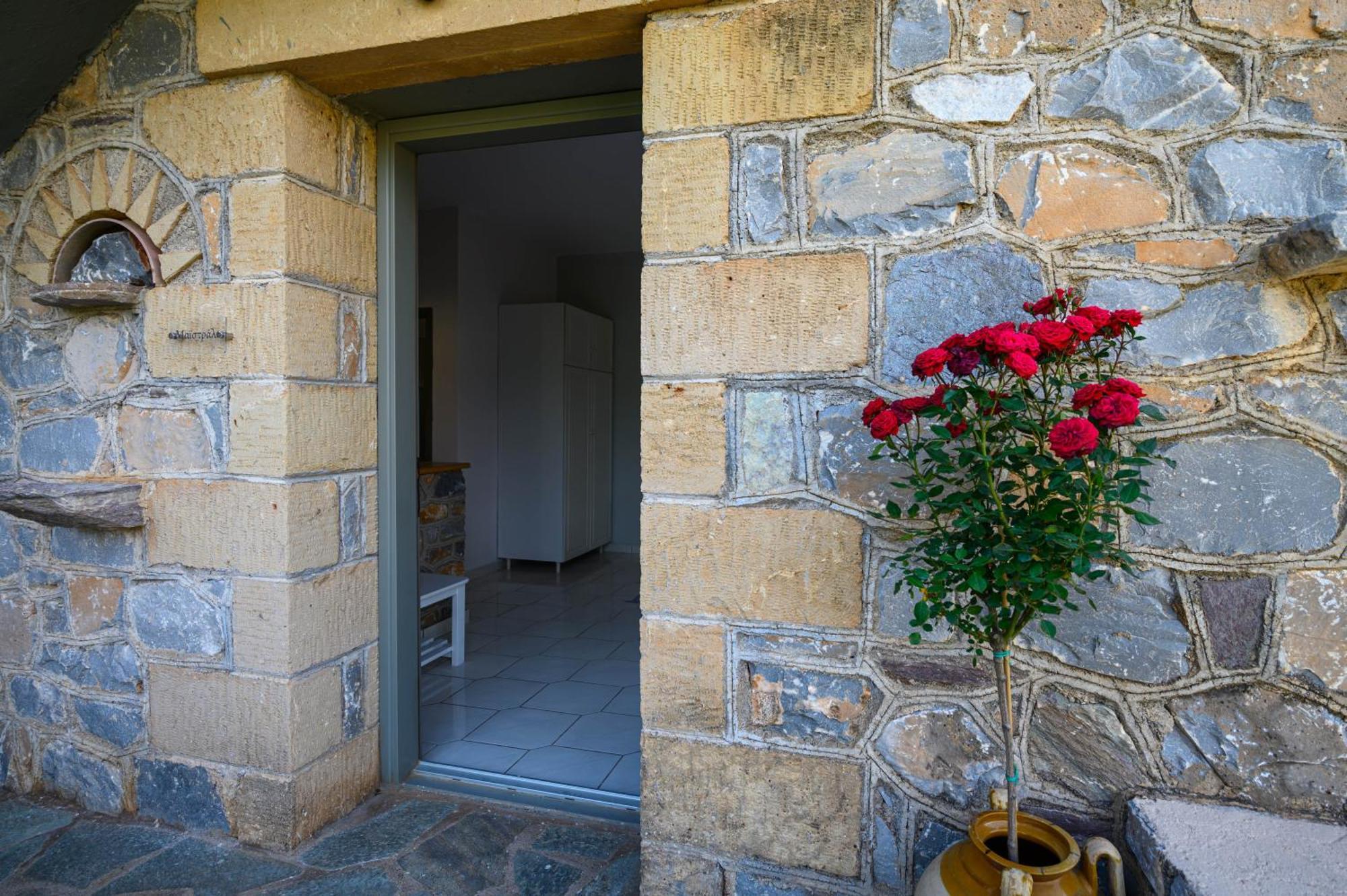 Μαϊστράλι Apartment Kotronion  Exterior photo